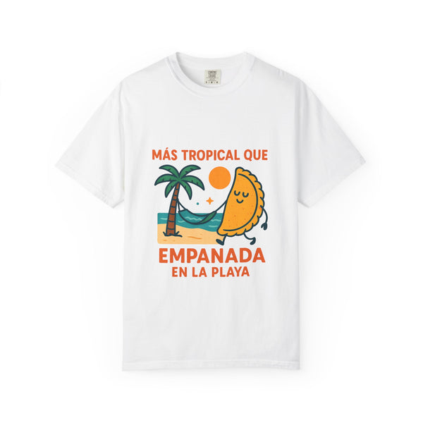 Camiseta “Más tropical que empanada en la playa” – Unisex